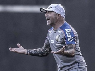 Santos se reapresenta de olho no Fortaleza; Sampaoli orienta jovens da base em treino especfico